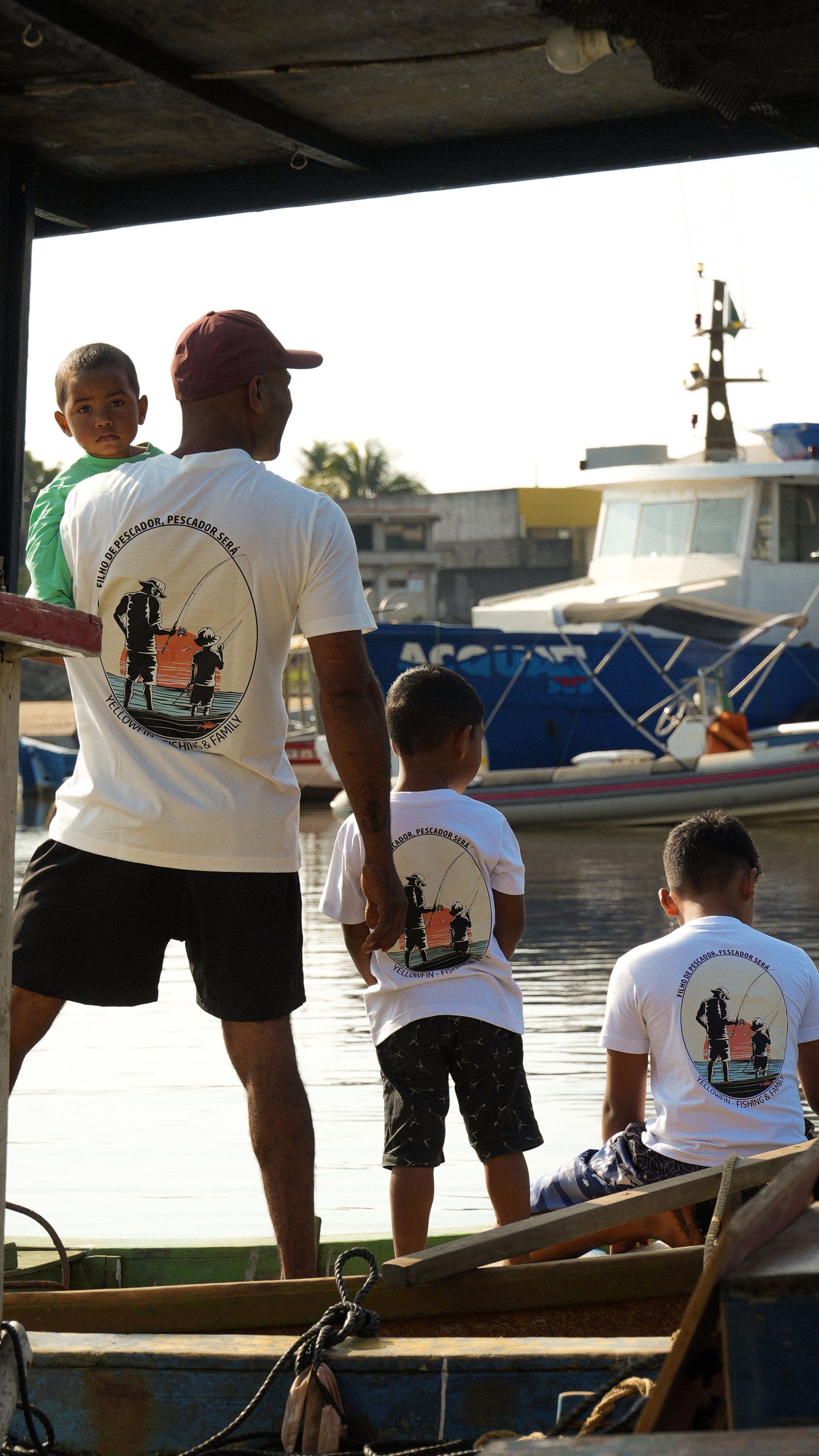 Camisa Yellowfin Fishing and Family Kids Branca